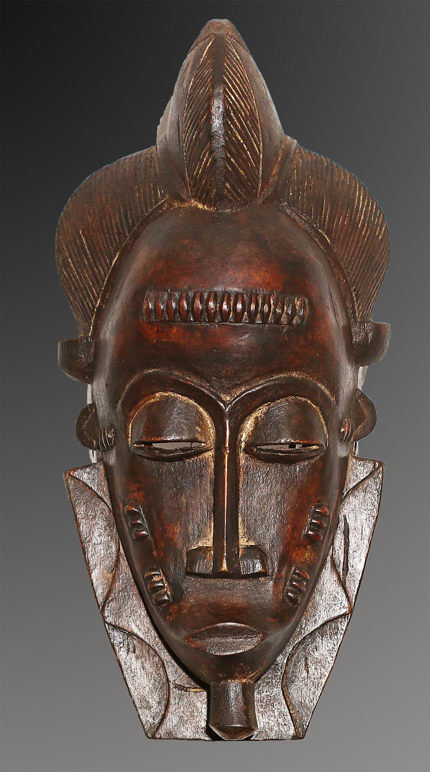 Ivory Coast Guro people Handmade wooden carved mask: Ivory Coast. Guro people. Handmade wooden carved mask wth red pigmentation. 1960 circa. Used for ceremonial ritual. 880 gr. - 36x15x18 cm. Rare