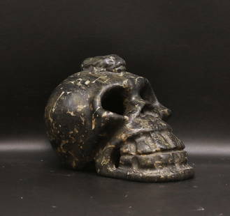 China/Mongolia 1700/1800 stone statue skull shape. 1,2 kg: China/Mongolia. 1700/1800. Handcarved stone statue in a skull shape. 1,2 kg. - 15x11x11cm