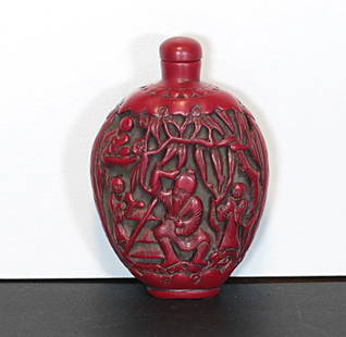 China 1920 circa red lacquer snuff bottle: China. Min Guo period. 1920 circa. Fully encarved red lacquer snuff bottle with decorations. 140gr. - 9,5x7x3 cm