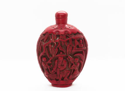 China 1920 circa red lacquer snuff bottle: China. Min Guo period. 1920 circa. Fully encarved red lacquer snuff bottle with decorations. 140gr. - 9,5x7x3 cm