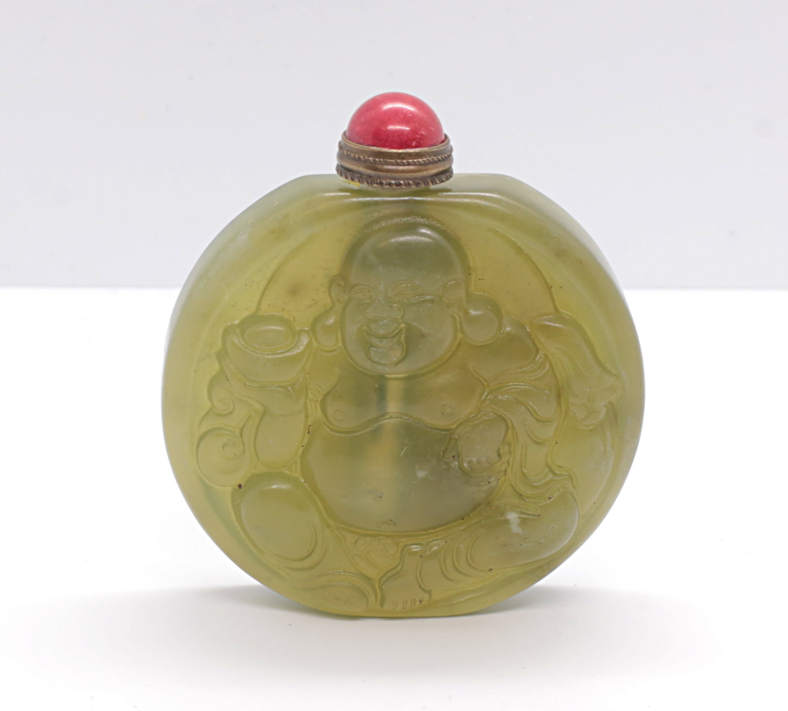 China 1950 Handcarved hardstone snuff bottle: China. 1950 circa. Handcarved hardstone snuff bottle with Buddha and Tao Chi encarved. 55 gr. - 5,6x 5x 1,3 cm