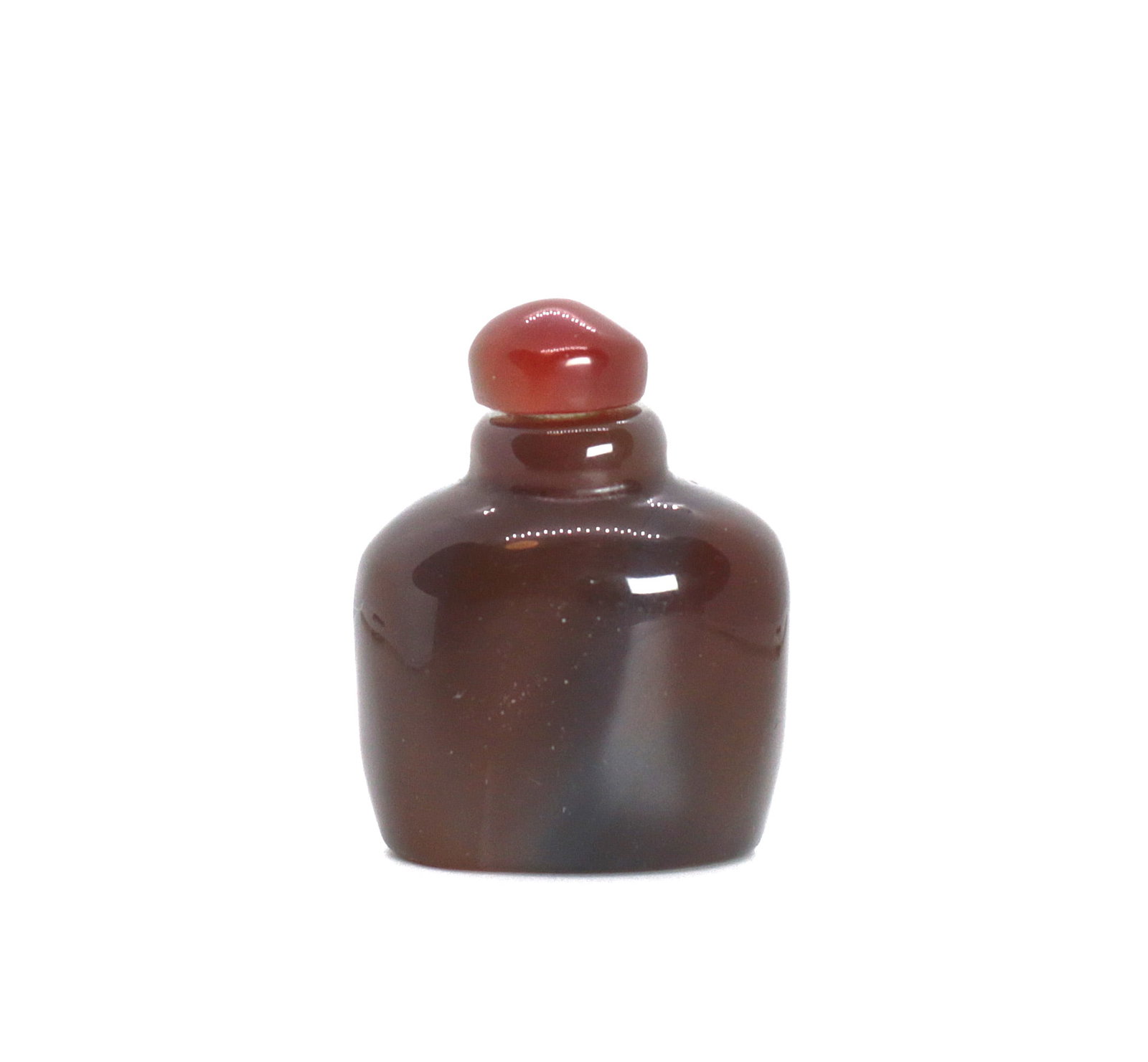 China Min Guo Period 1920 Handcarved agate snuff bottle: China. Min Guo Period. 1920 circa. Handcarved agate snuff bottle. 67 gr. - 50x39x27 mm