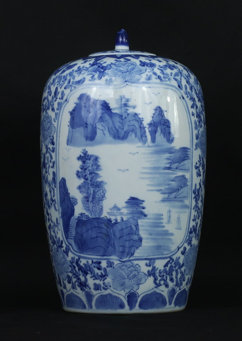 China 1910/1920 Blue family porcelain 32cm: China. MinGuo period. 1910/1920. Blue family porcelain vase with cover; landscape decoration. Marked on bot. Extremely fine. 2,4 kg. - 32x18x18 cm