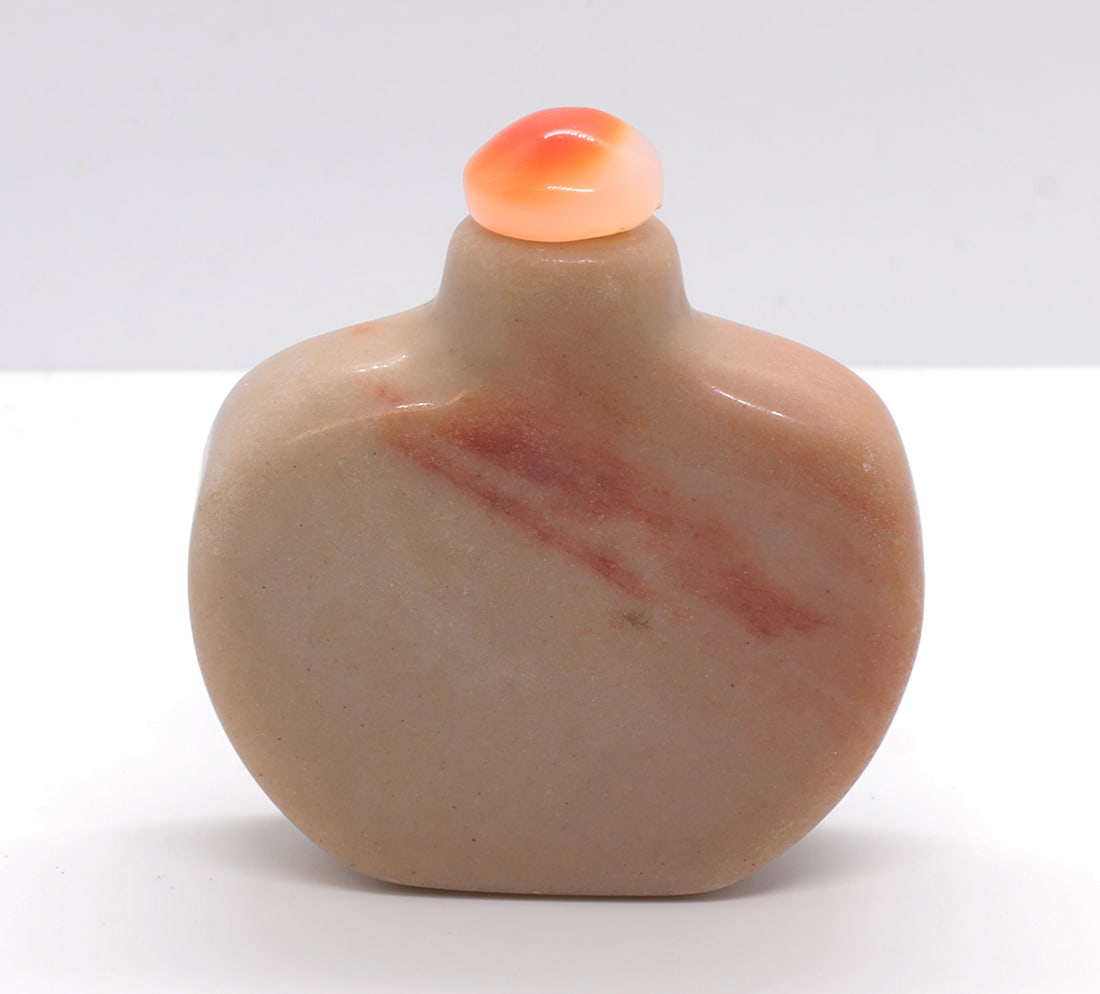 China 1950 Natural agate snuff bottle: China. 1950 circa. Natural agate snuff bottle. 120 gr. - 6,5x6x2 cm