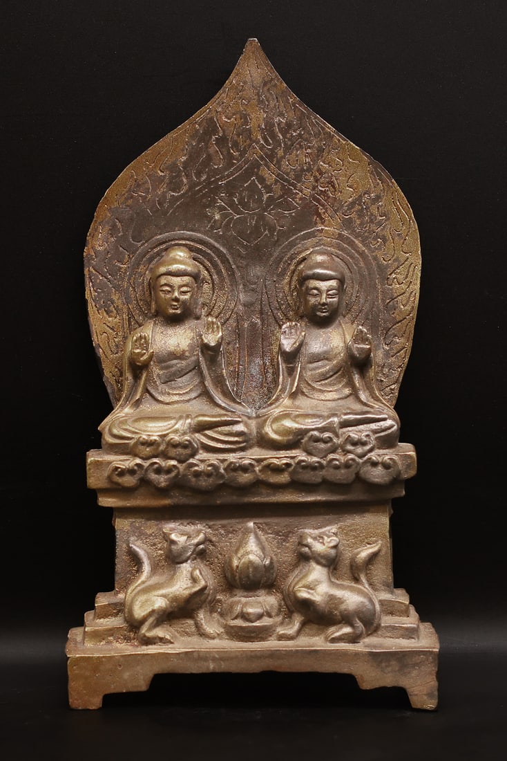 China Bronze temple statue with Buddhas 21,5cm: China. MinGuo period. 1920. Bronze temple statue with Buddhas. Exquisite decorations. 1 Kg. - 21,5x12x6 cm