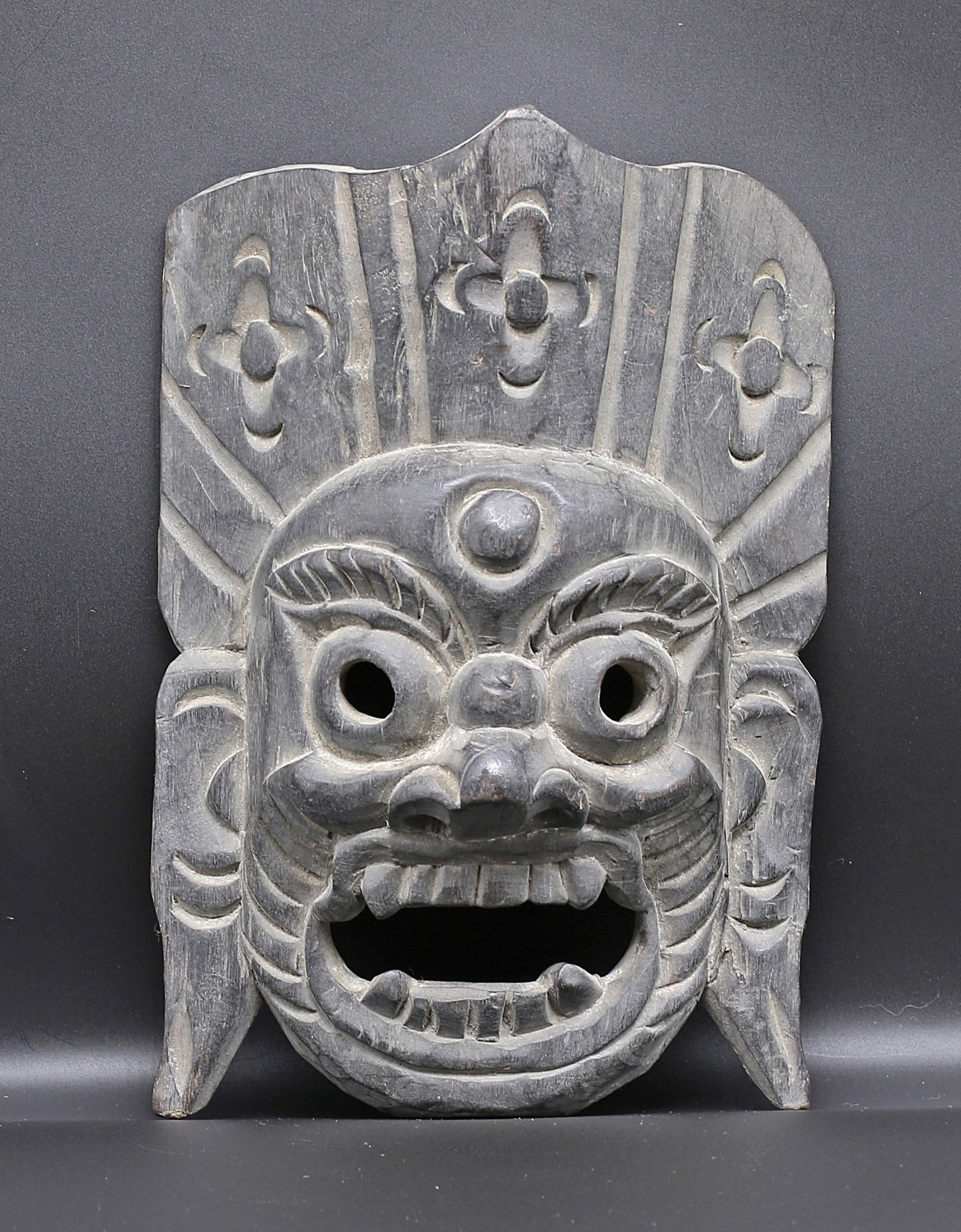 Tibet 1980 Ornament Wooden Mask 20 cm: Tibet. 1980 circa. Ornament Wooden Mask finely handmade encarved. 133 gr. - 20x14x6 cm