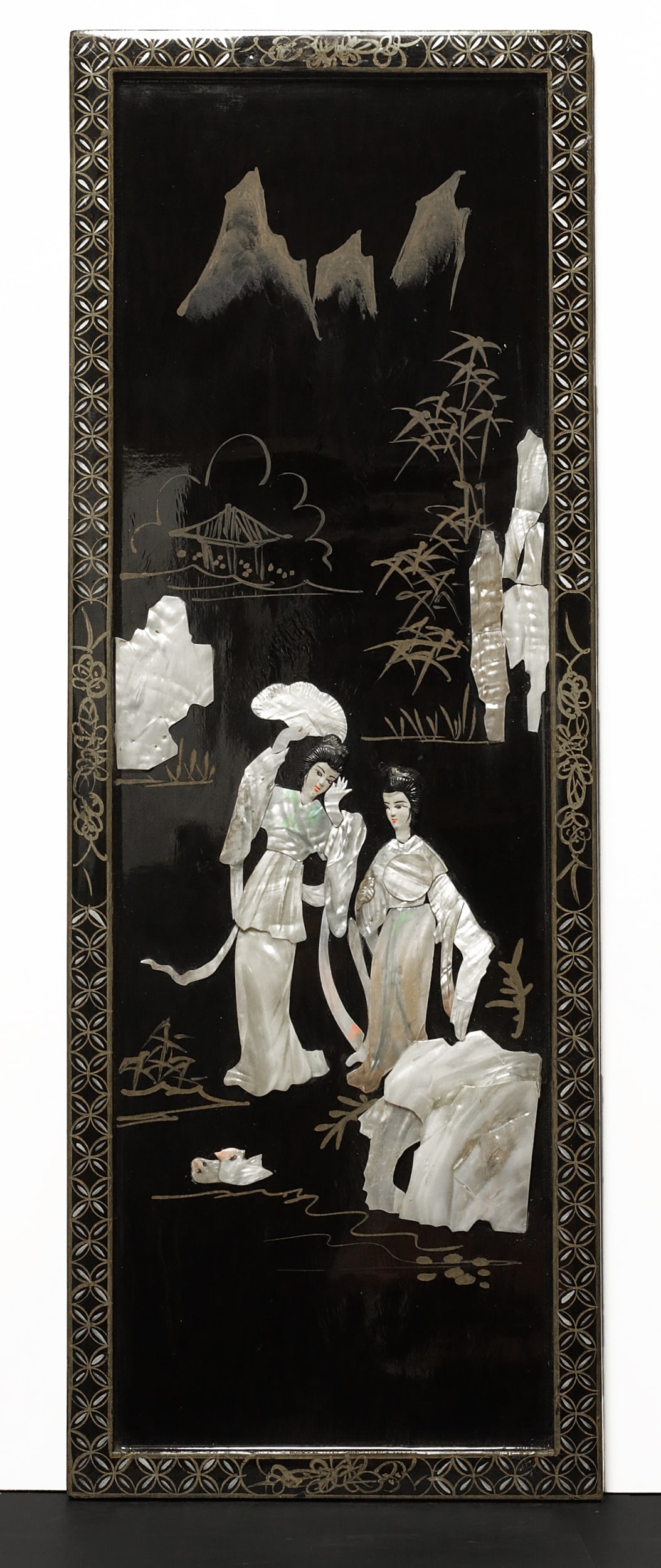 China Rare wooden panel with mother of pearl and bone figures 70cm: China. 1950/60. Impressive lacquered wooden panel. Material wood, mother of pearl bone and laquer. Depiction of women in a garden. Handmade painting. Exquisite handowrk. 1,4 kg. - 70x25x2 cm