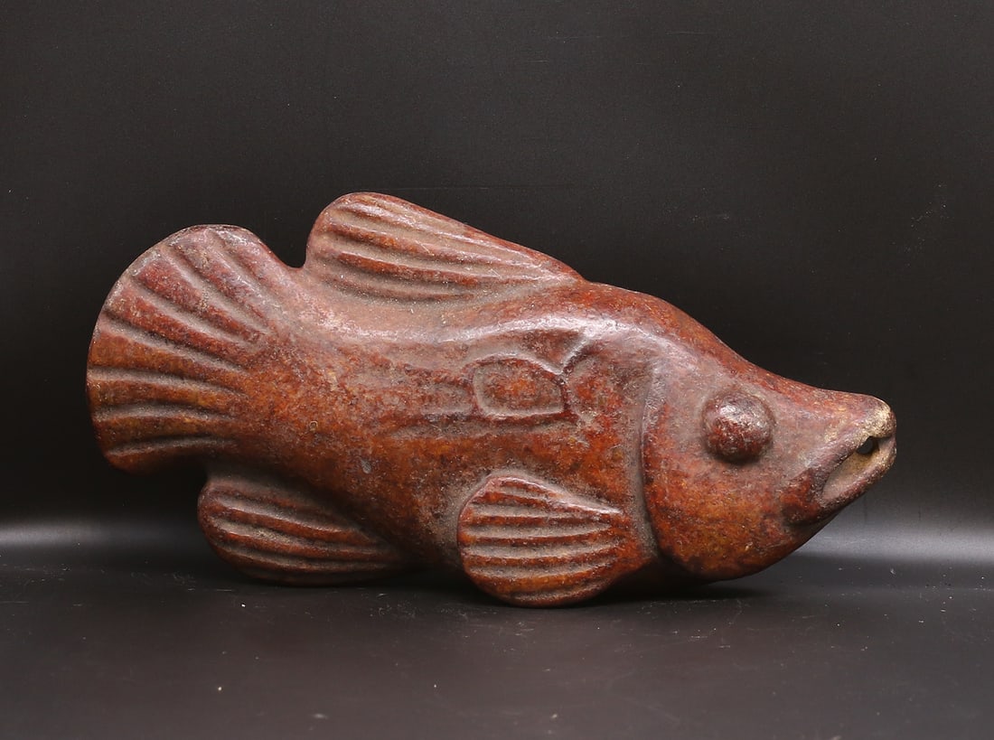 Hongshan Handcarved fish stone 1,88kg-24cm: China/Mongolia. 1700/1800. Handcarved fish stone. 1,88kg. - 24x12x6 cm