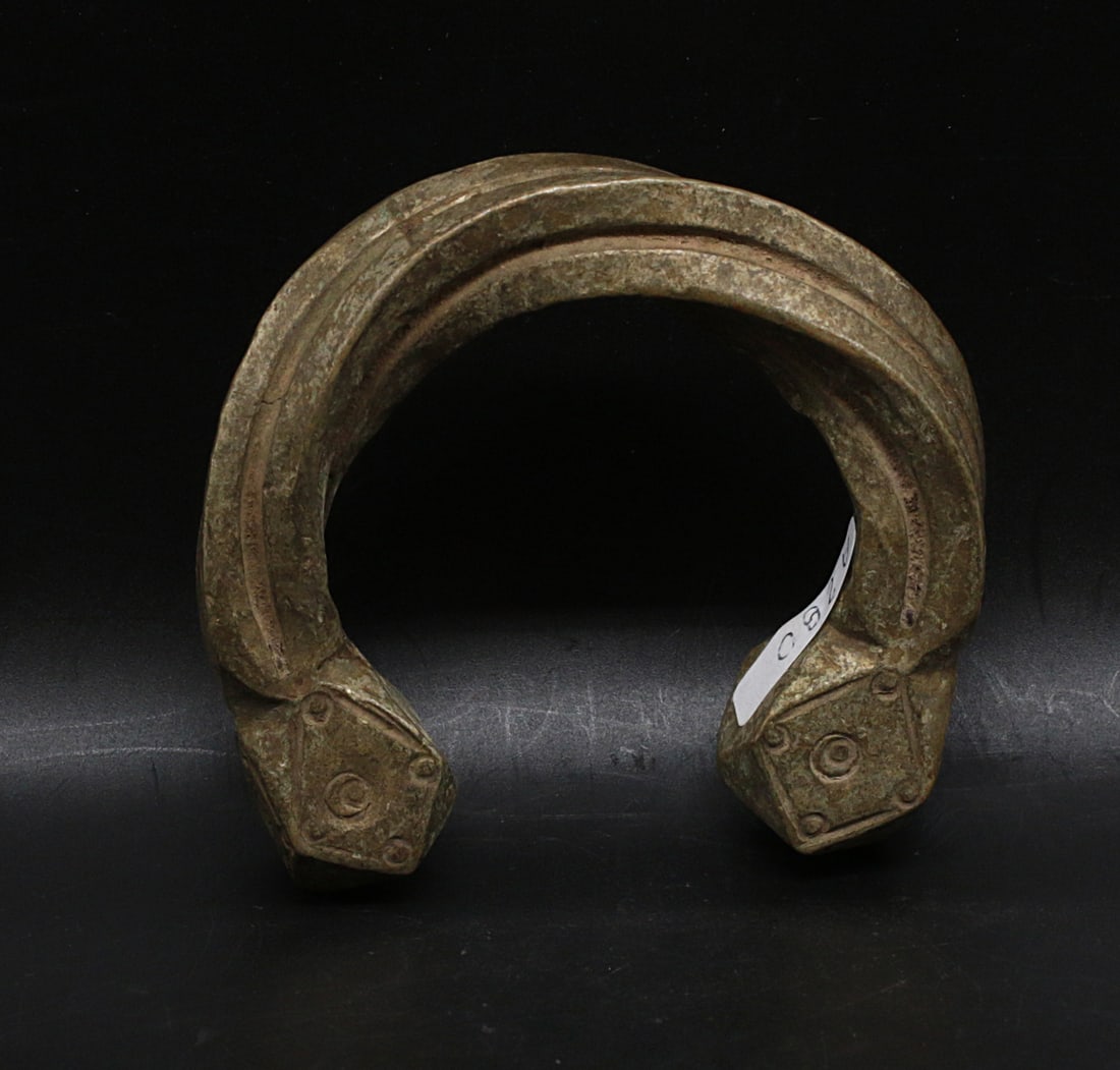 Niger Touareg people Manilla brass bracelet 174 gr: Niger. Touareg people. Manilla brass bracelet. 174 gr. - 7x6,5x1,5 cm.