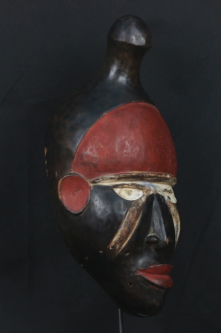 Nigeria Igbo People Wooden mask 39cm: Nigeria. 1970 circa. Igbo People. Wooden mask decorated. Black and red pigmentation. 831 gr. - 39x20x13cm