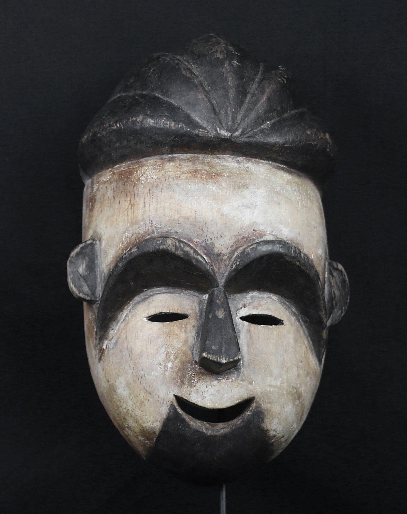 Nigeria 1970 Yoruba People african mask 36cm: Nigeria. 1970. Yoruba People. Wooden spirit mask. Black and white colored. 704 gr. - 36x22x15 cm