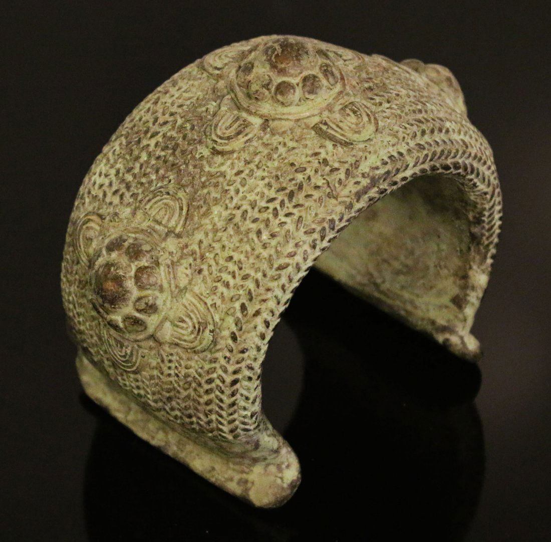 Cameroon. Bamenda. Heavy manilla bronze bracelet. 1850 (1 of 4)