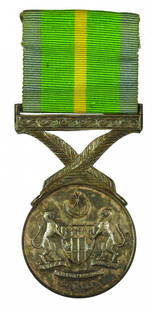 Malaysia Armed Forces Service Medal with Ribbon: Malaysia Armed Forces Service Medal with Ribbon Obv. Malaysia Crest inscribed in English - “Unity is Strength” and Jawi writing below. Rev. Map of Malaya.(Earlier issue and awarded to recipients