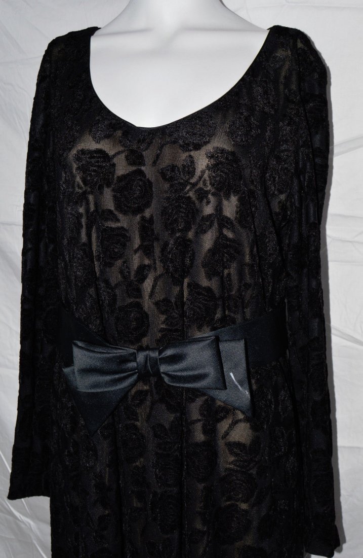 60s Lilli Diamond Flocked Velvet Dress Vintage: We ship in house and combine shipping on multiple lots . ZERO% BUYERS PREMIUM ON ALL LOTS! Payment is due within 7 days of invoice or item is forfeited and will shortly be resold. We accept Credit Car