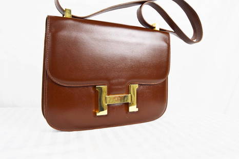 Hermes Constance 25 CM Bag Medium Brown: Vintage Hermes Constance bag. Note that we did not find a date stamp inside this. Color is medium brown/chestnut Shipping for this lot is $25.00 USA, $75.00 International. We combine shipping on multi