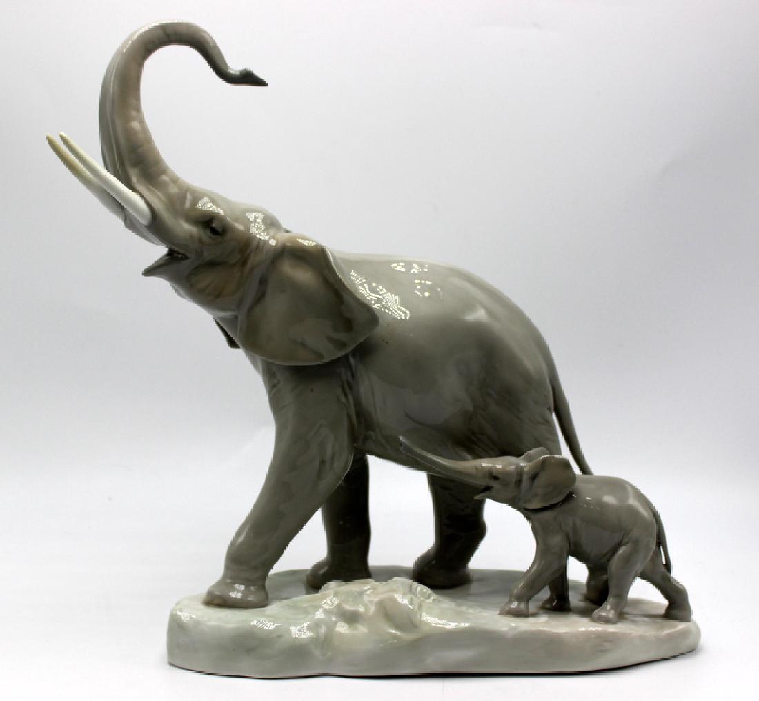 Retired Lladro #1151 Two Elephants (1 of 3)