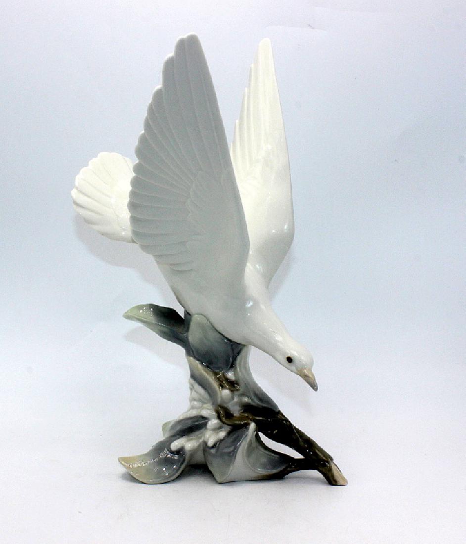 Lladro #4550 "Turtle Dove" (1 of 3)