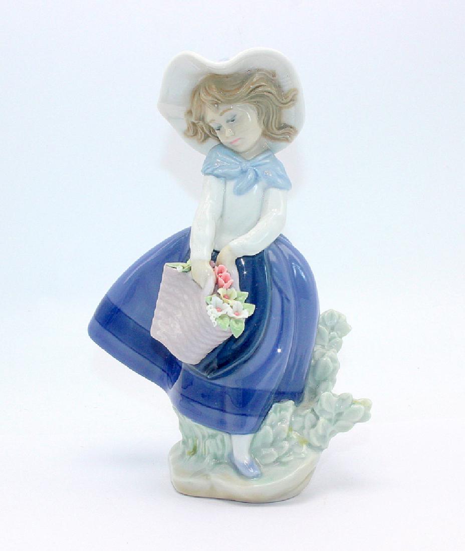 Lladro #5222 "Pretty Pickings" (1 of 2)