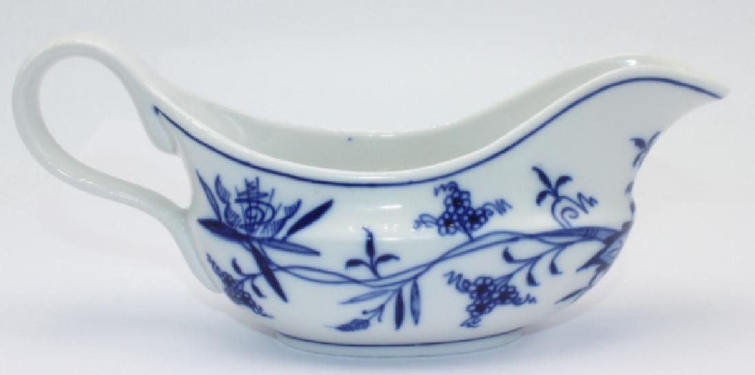 Meissen Blue Onion Gravy Boat (1 of 2)