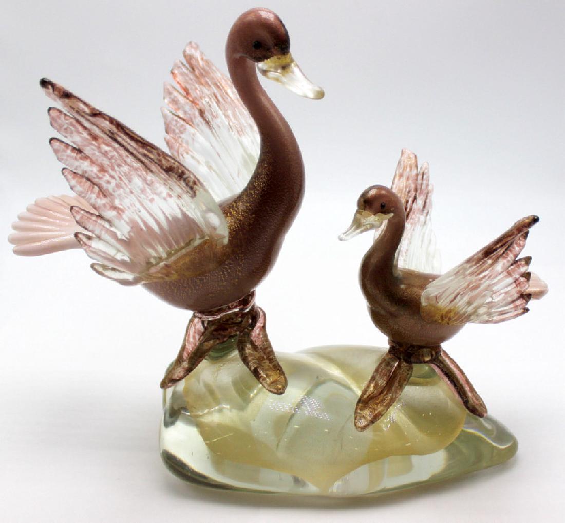 Murano Art Glass Sculpture of Swans: Murano Art Glass Sculpture of Swans. 9" h x 11" w.