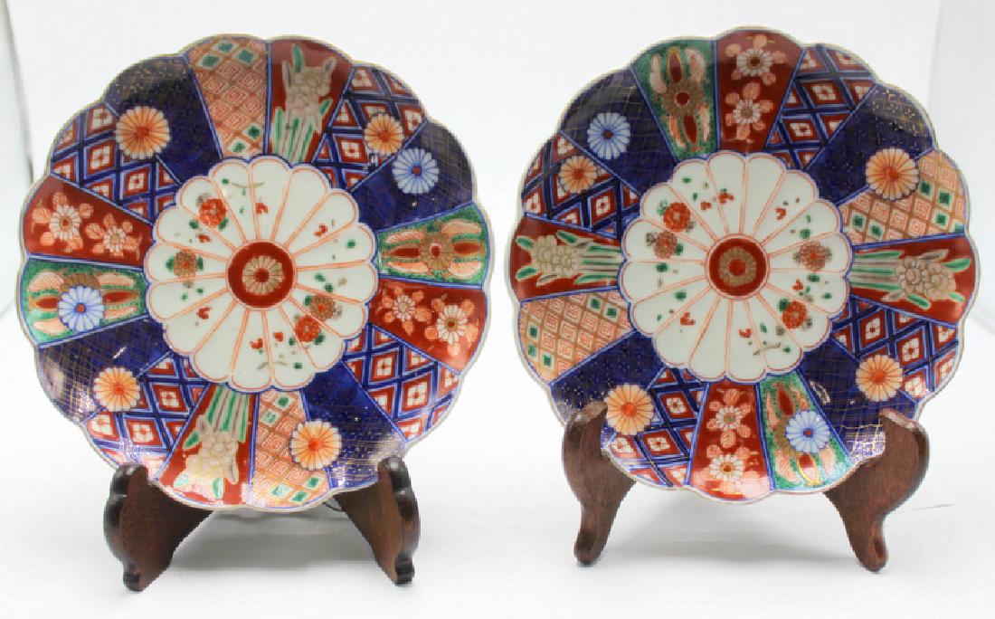 Japanese Imari Scalloped Edge Plates: Japanese Imari Scalloped Edge Plates. 7.25" h x 7.25" w.