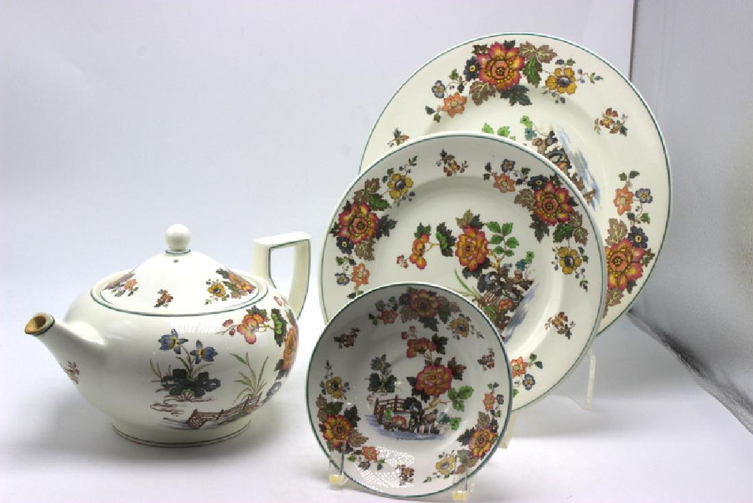 Wedgewood England "Easter Flower" Dinner Service (1 of 2)