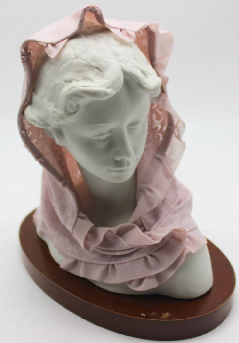 Lladro #1667 Busto Panuelo Lila (1 of 1)