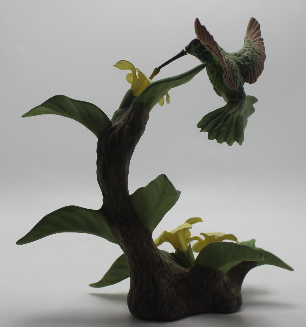 Boehm porcelain magnificent hummingbird: Boehm porcelain magnificent hummingbird figurine.Height is 7.25".
