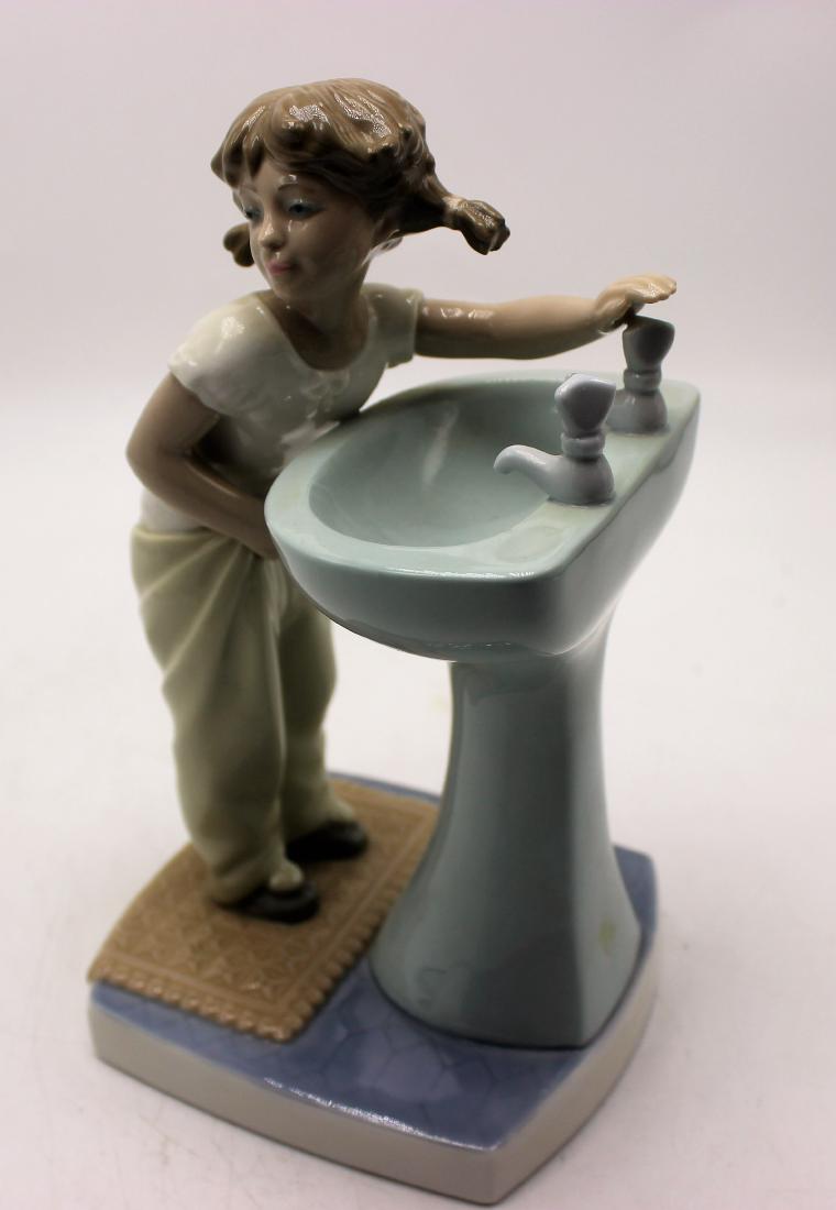 Lladro porcelain #4838 Clean up time (1 of 1)