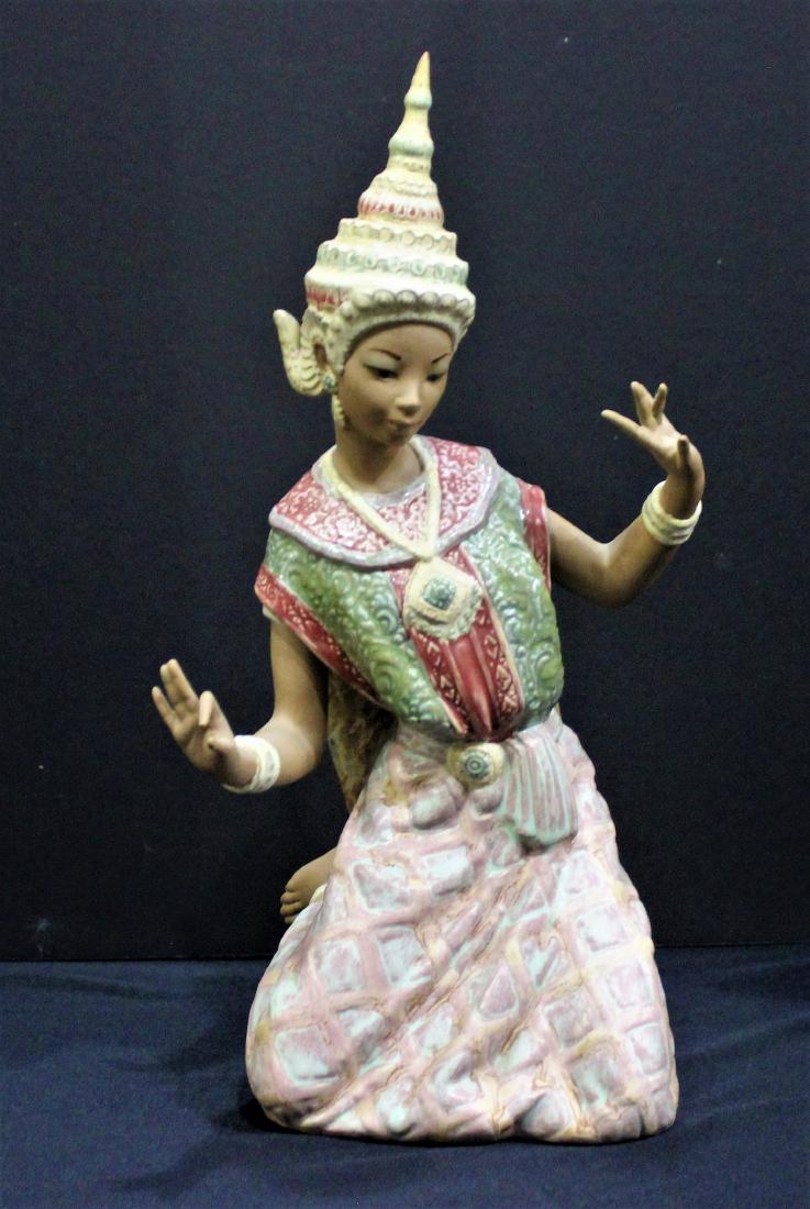 Lladro #2069 "Thai girl" (1 of 1)