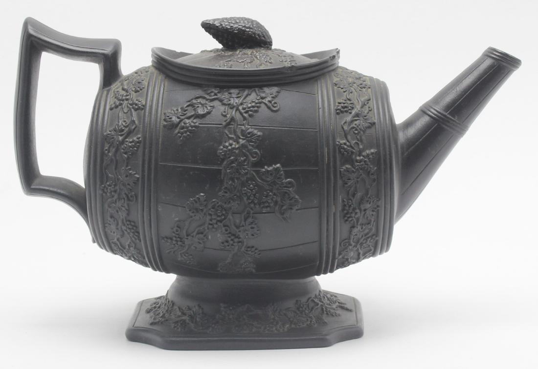 Wedgewood Black Basalt Tea pot (1 of 2)