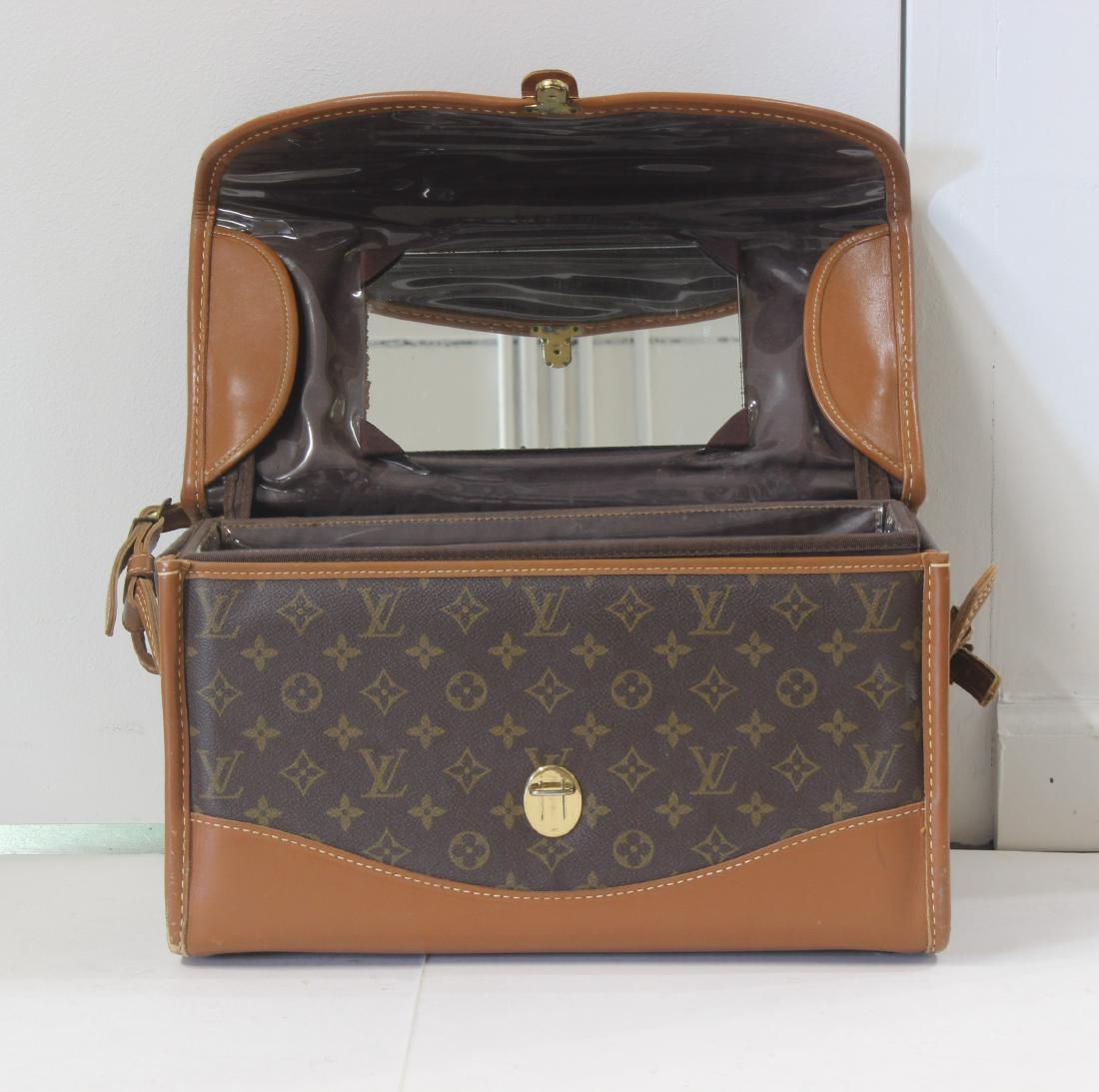 Louis vuitton overnight traveling Case (1 of 2)