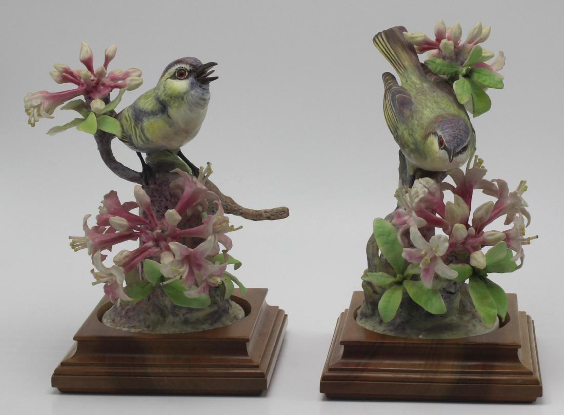 Pair of Royal Worcester Dorothy Doughty Birds Porcelain: Pair of Royal Worcester Dorothy Doughty Birds Porcelain Red Eyed Vireos with Original Wood Base. 7" High