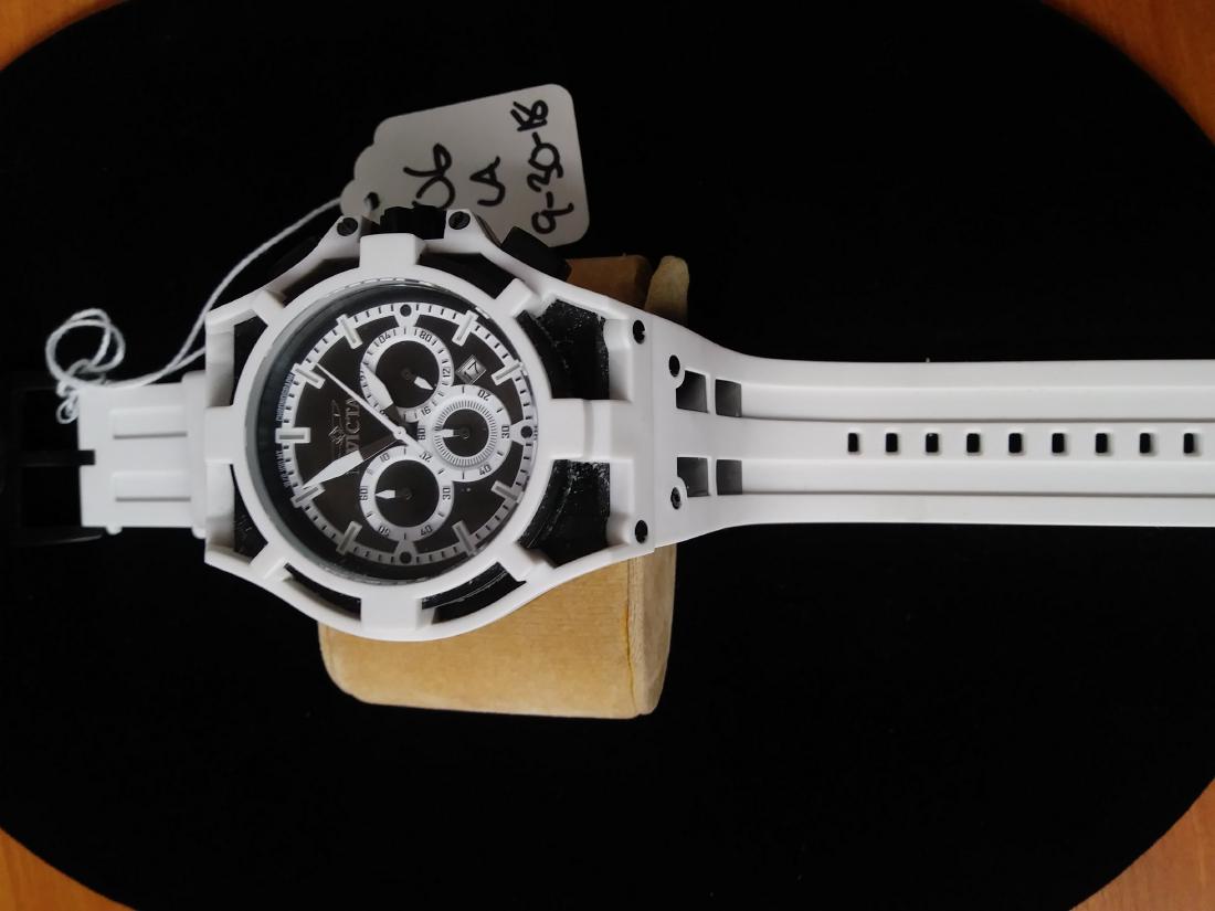 Invicta akula: Invicta akula model no 22374 white