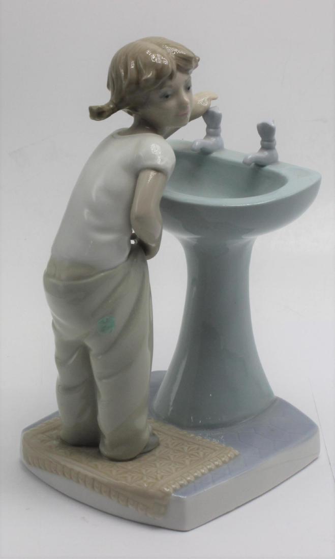 Lladro #4838 Clean Up Time Girl Porcelain Figure (1 of 1)