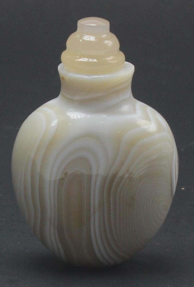 Antique Chinese hardstone snuff bottle (1 of 4)