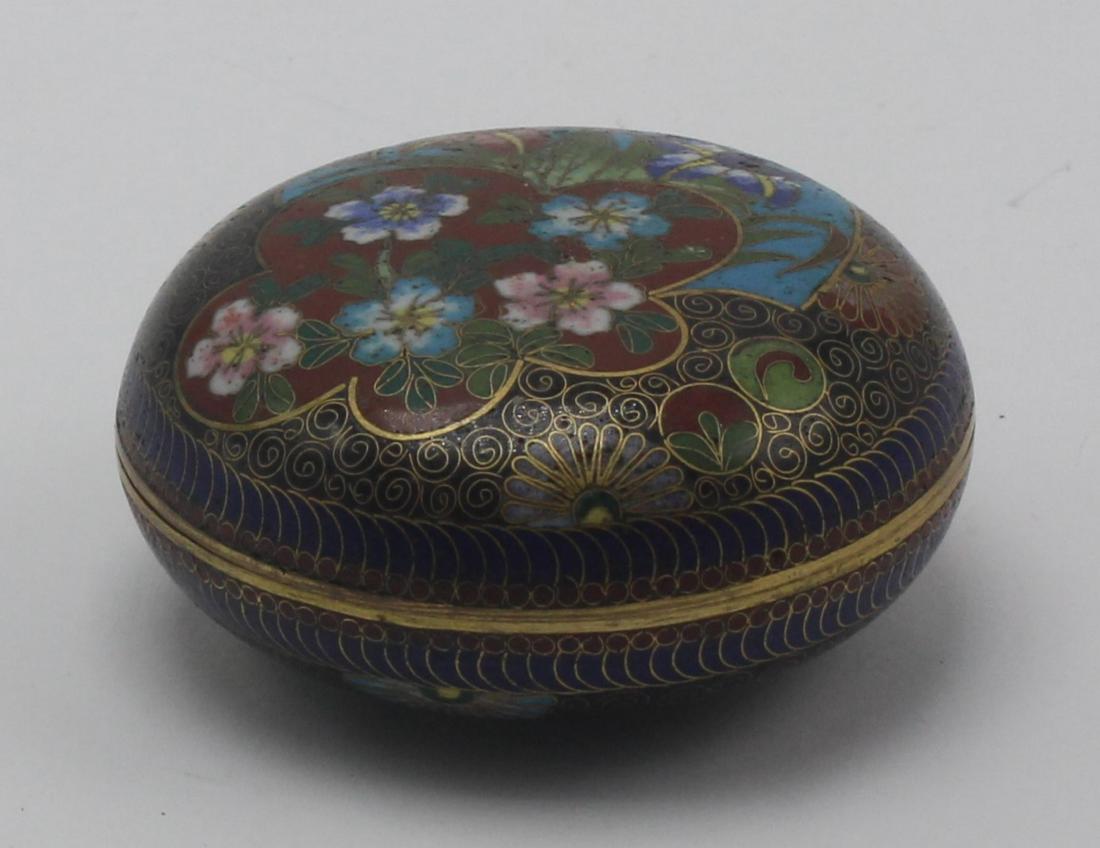 Antique Chinese cloisionee pill box: Antique Chinese cloisionee pill box. 2 1/2"diameter 1 1/4"H