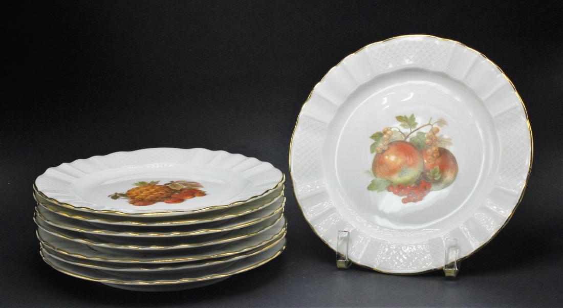 L Bernardaud and Co. Limoge France Chine Plates of 8: L Bernardaud and Co. Limoge France Chine Plates of 8 pcs. Measures 7 1/2" diameter