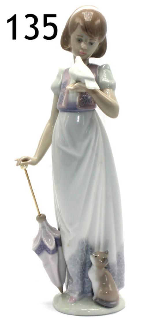 Lladro #7611 Summer Stroll Porcelain Figure (1 of 1)