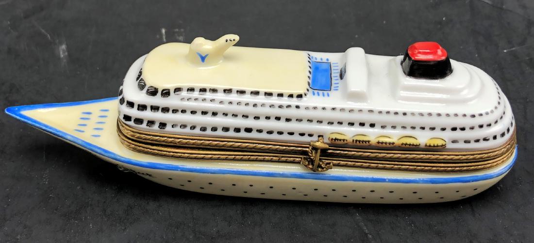 Limoges France Marque Deposee Trinket Box: Limoges France Marque Deposee Trinket Box. 1.25" h x 4.5" long.
