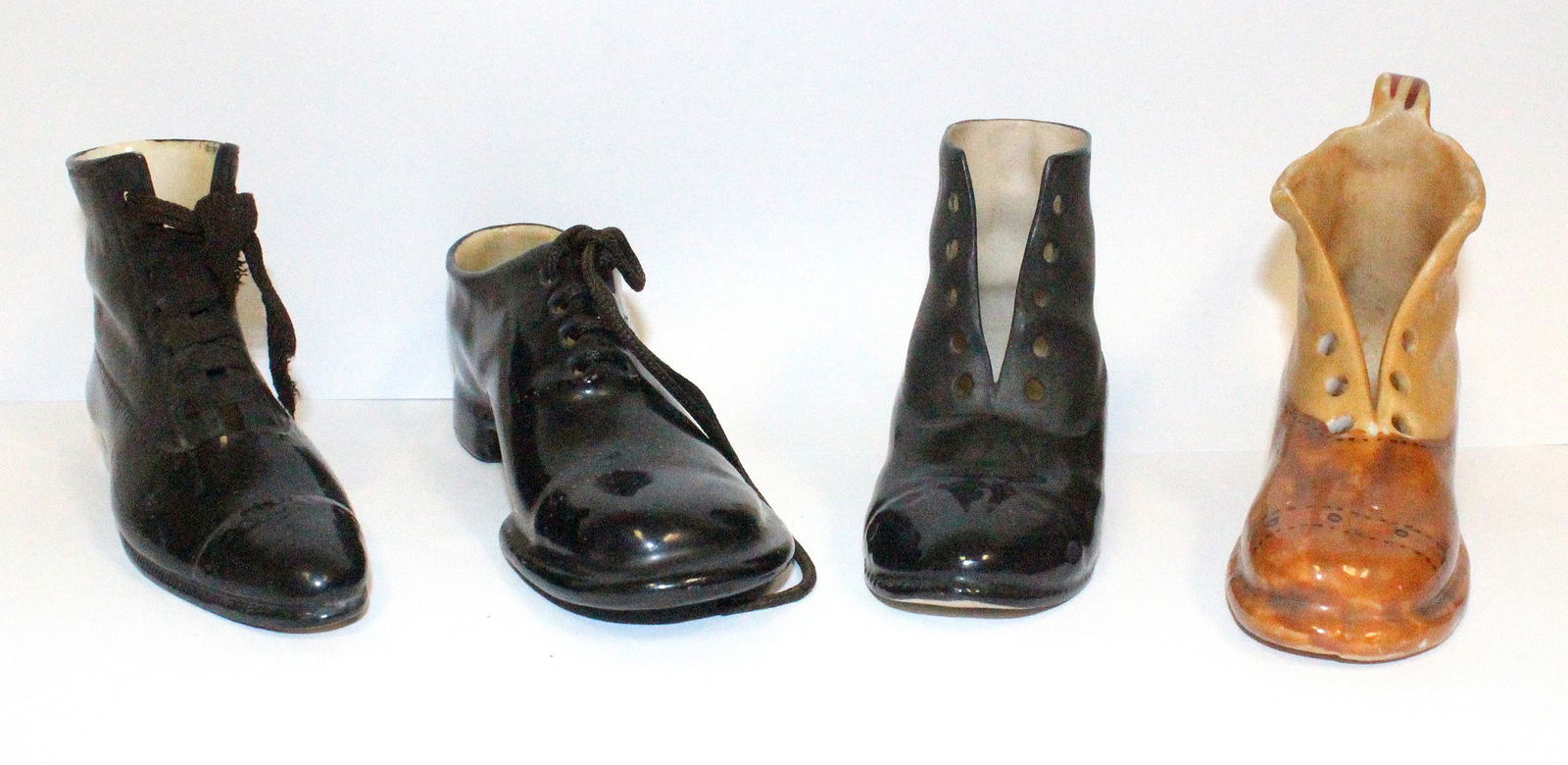 4 Pcs Royal Bayreuth Man's Shoe: 4 pcs royal bayreuth man's shoes measure 5" L