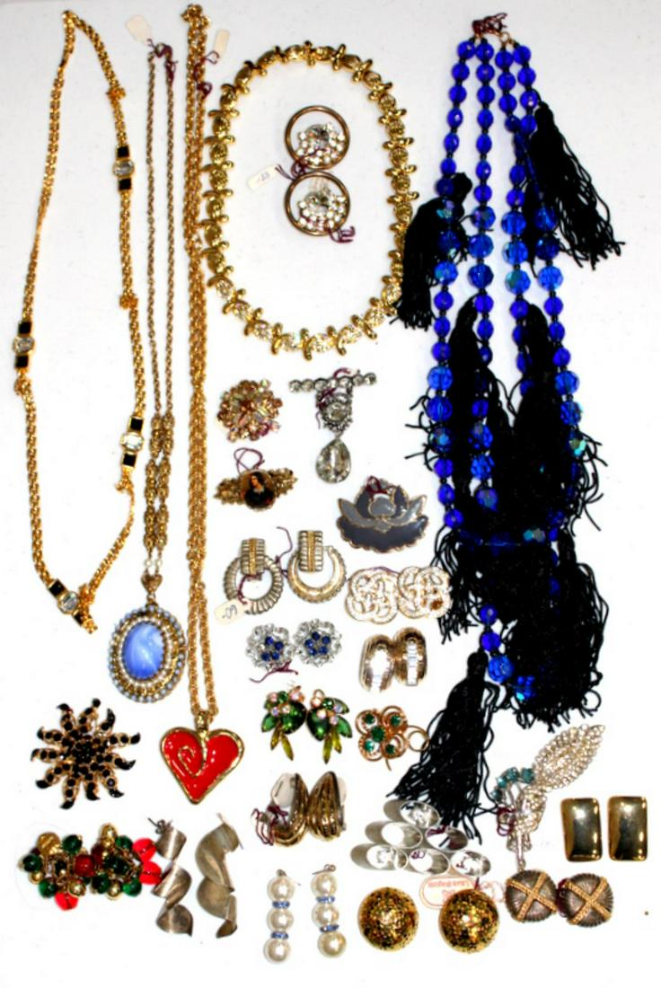 Collection of Brand New Vintage Costume Jewelry: Collection of brand new vintage costume jewelry of 25 pcs includes some designers like Toni Lauren, Gianni de Laguoro, Emmons & Joseph Mazer prices have ticketed retail value from $75-$300
