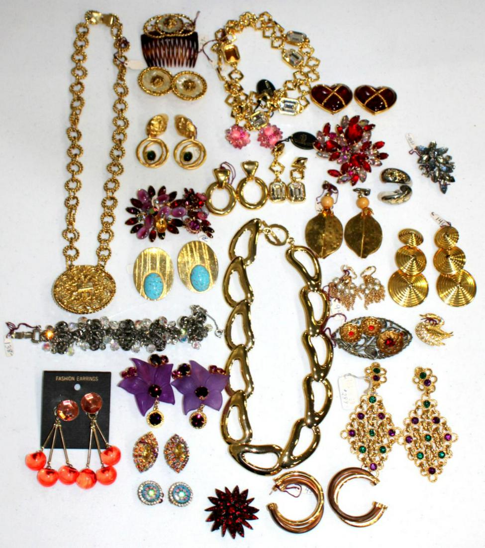Collection of Brand New Vintage Costume Jewelry: Collection of brand new vintage costume jewelry of 25 pcs includes some designers like Toni Lauren, Gianni de Laguoro, Emmons & Joseph Mazer prices have ticketed retail value from $75-$300