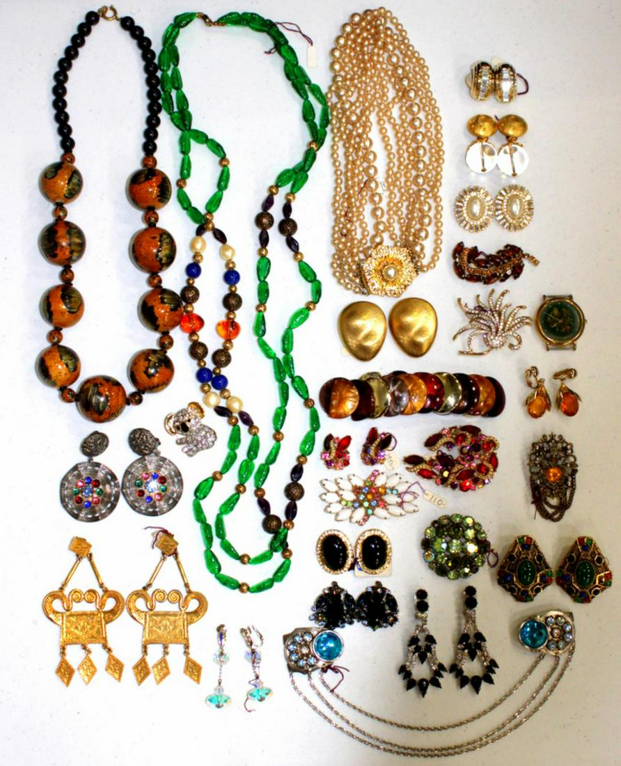 Collection of Brand New Vintage Costume Jewelry: Collection of brand new vintage costume jewelry of 25 pcs includes some designers like Toni Lauren, Gianni de Laguoro, Emmons & Joseph Mazer prices have ticketed retail value from $75-$300