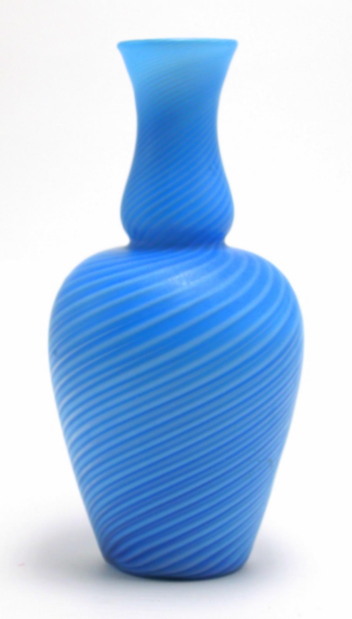 Stevens and Williams Pompeian Swirl Glass Vase: Stevens and Williams pompeian swirl glass vase measures 7" High