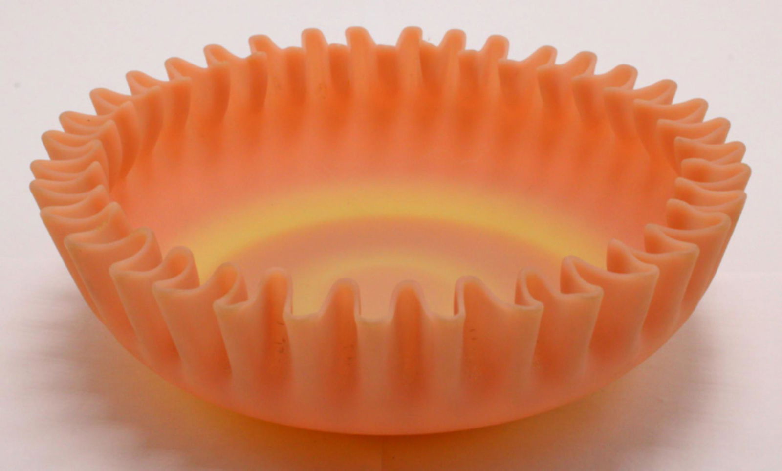 Thomas Webb and Sons Queen Burmese Dish: Thomas Webb and sons Queen Burmese dish measures 1 1/4" x 4 1/2" DIA