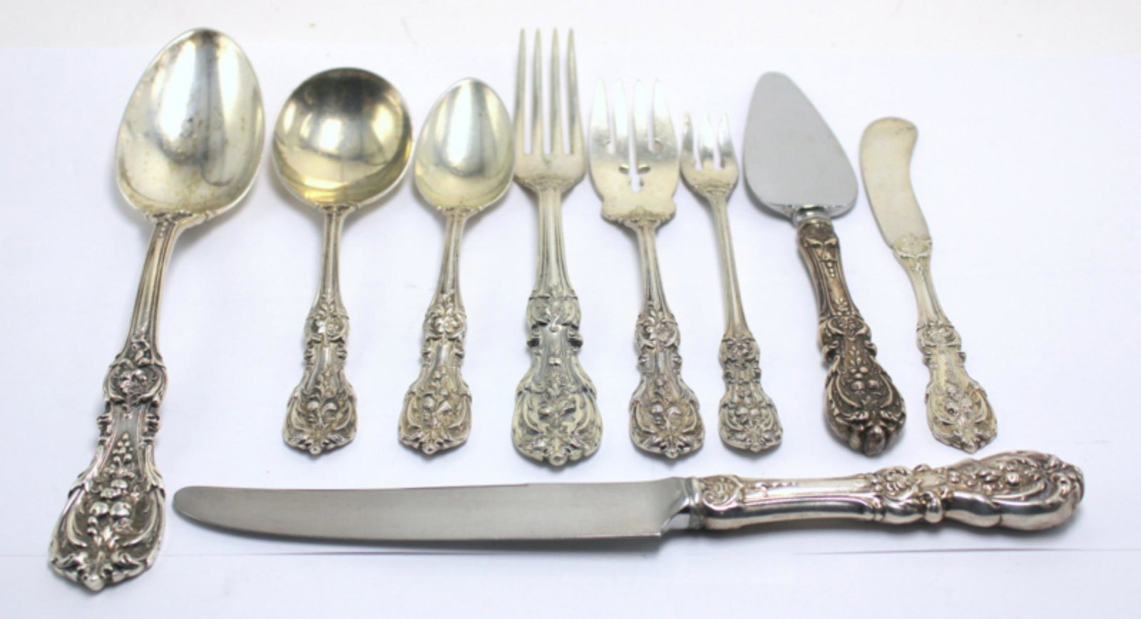 Francis I Reed and Barton Sterling Silver Flatware Set: Francis I Reed and Barton sterling silver flatware set of 57 pcs includes 8 forks, 8 knives (stamped mirrorstele), 9 soup spoons, 6 salad forks, 12 teaspoons, 6 shrimp spoons, 5 butter spreaders and 2