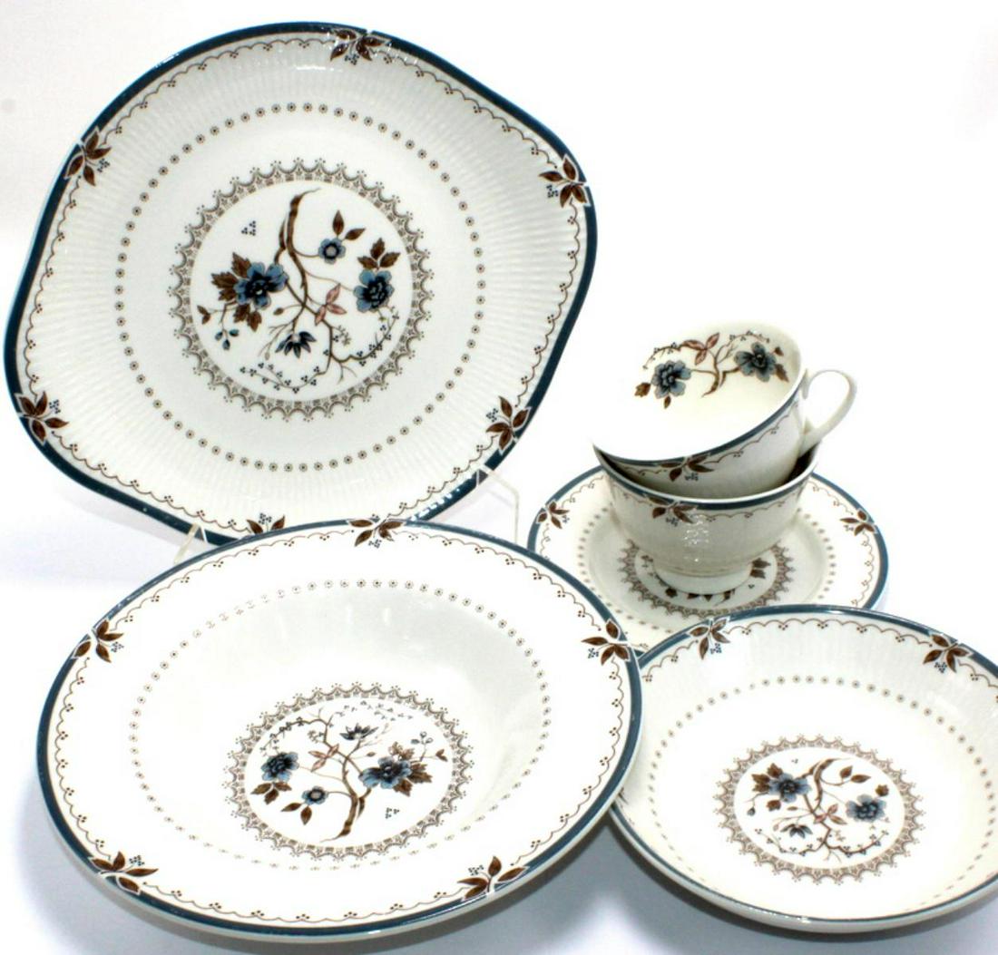 Royal Doulton Old Colony China Set of 119 Pcs: Royal Doulton old colony china set of 119 pcs includes 14 dinner plates, 15 soup bowls, 14 salad plates, 21 bread plates, 13 cereal bowls, 19 saucers, 17 cups and 6 serving pcs