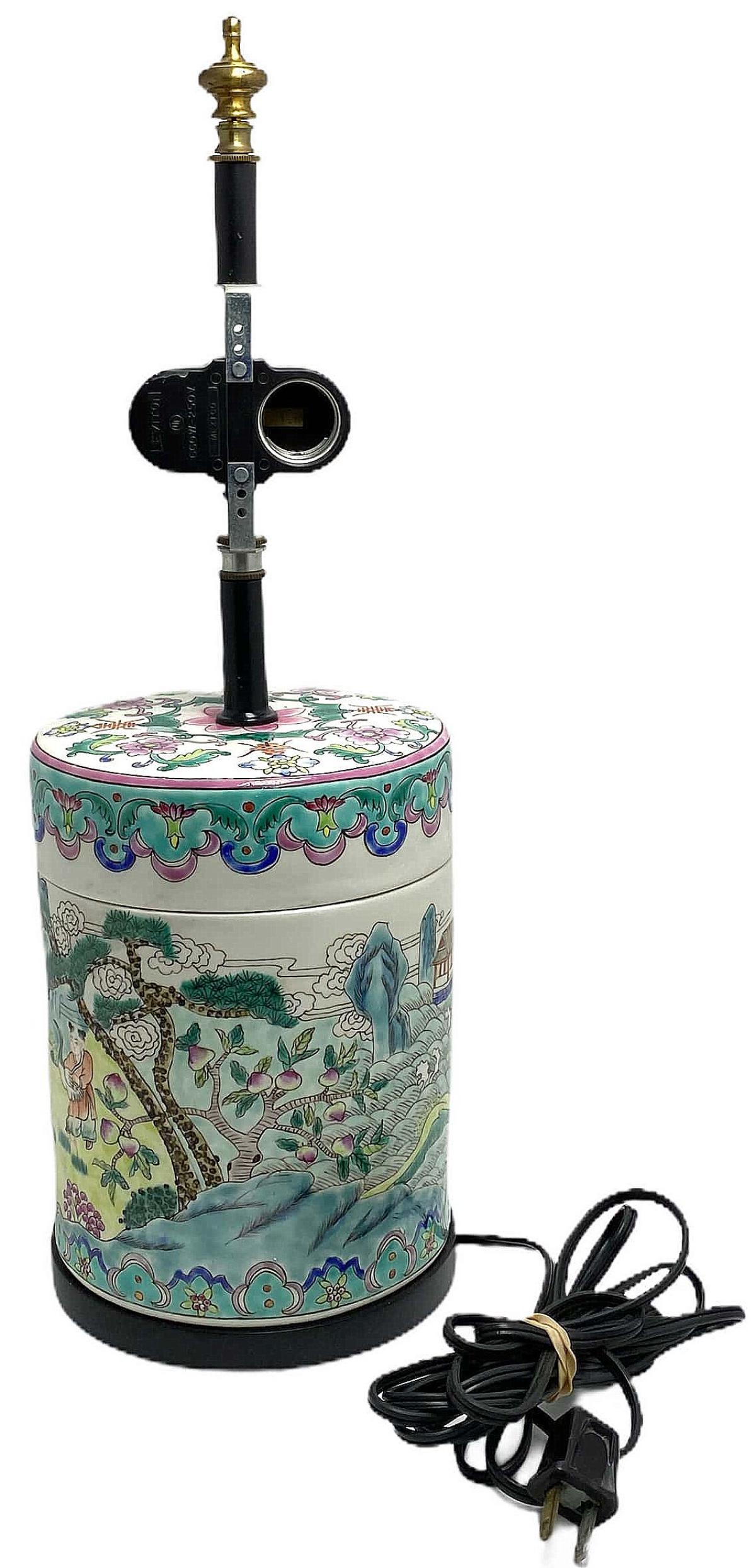 Chinese Hand Painted Porcelain Table Lamp: Chinese hand painted porcelain table lamp measures 17 1/2" H