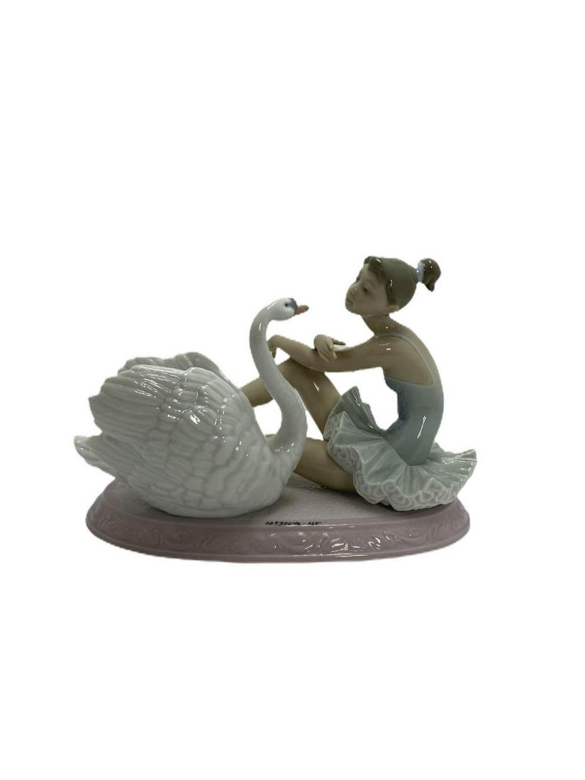 Lladro #6204 Grace and Beauty Porcelain Figurines: Lladro #6204 Grace and Beauty Porcelain Figurines measures 5 1/2" x 8"
